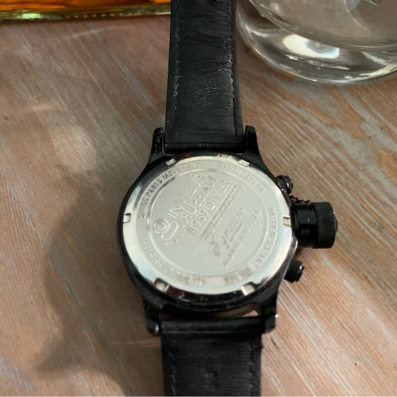 Signature Diver. Waterproof 100M.
Needs a new battery.
Swiss Quartz. 52mm - Picture 4 of 4